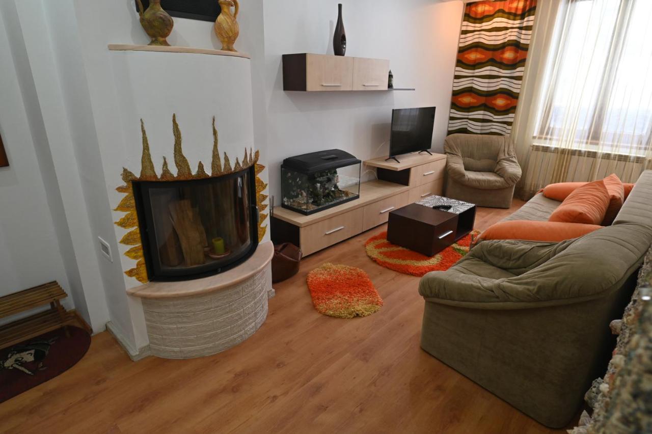 Apartament Camelia Petroşani Buitenkant foto